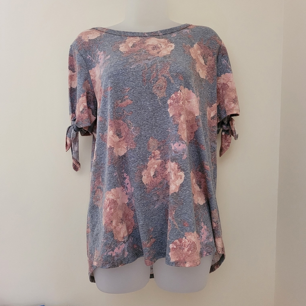 NWOT Sz L Faded Floral Tee from Oddi